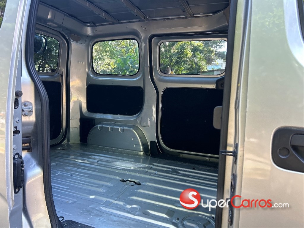 2020 Nissan NV 200 — foto 8 / 9