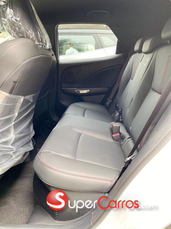 2025 Lexus LBX ActiveFull — foto 6 / 7