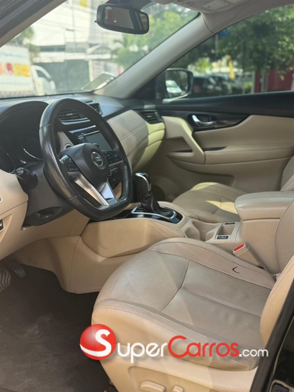 2020 Nissan Rogue SL — foto 7 / 12