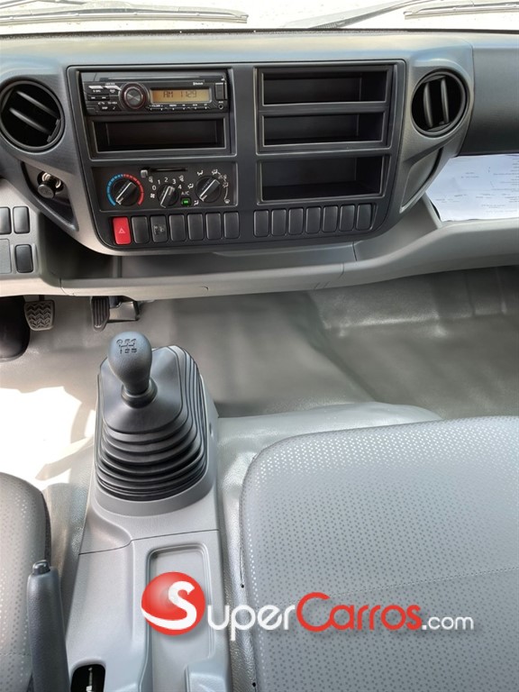2025 Hino serie 300 XZU 600L — foto 6 / 9