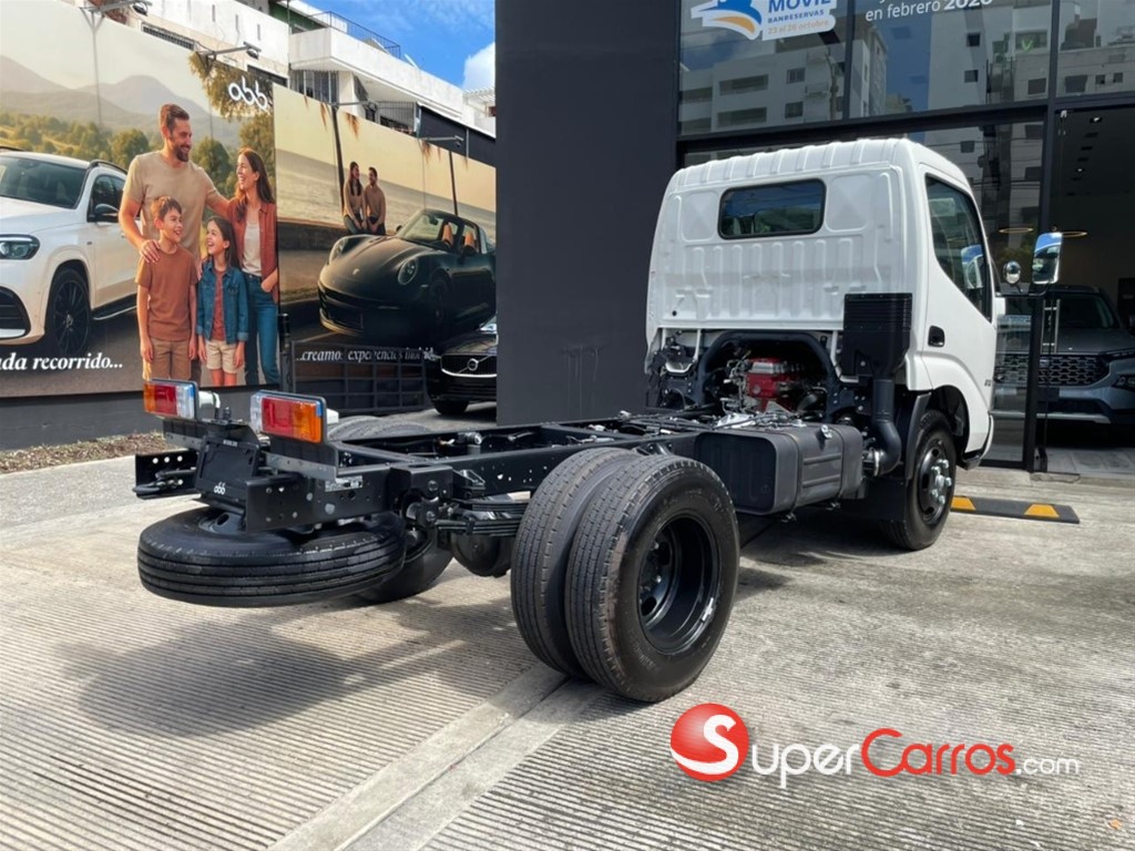 2025 Hino serie 300 XZU 600L — foto 8 / 9