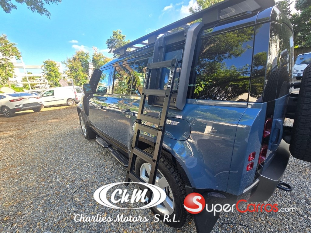 2025 Land Rover Defender 110 SE HYBRID — foto 8 / 12