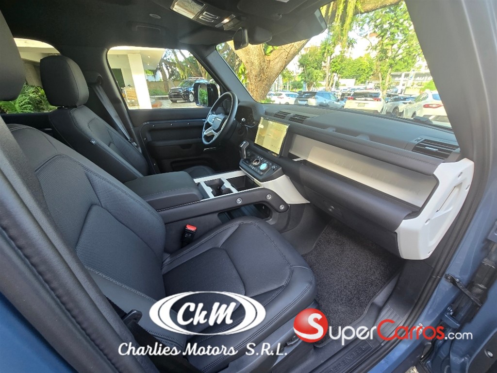 2025 Land Rover Defender 110 SE HYBRID — foto 10 / 12