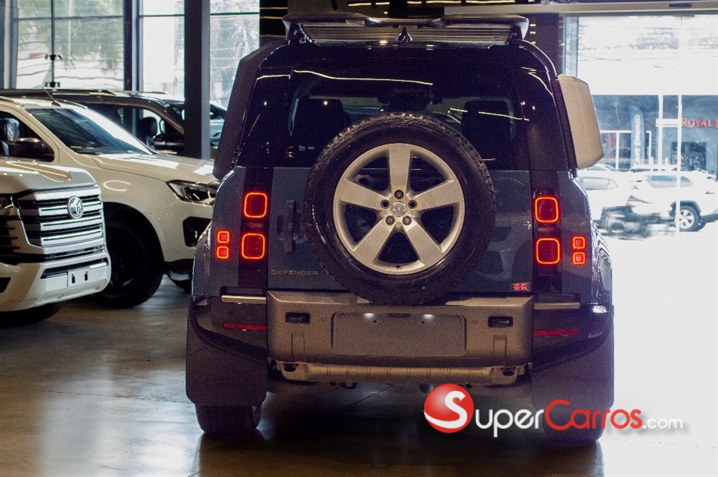 2025 Land Rover Defender 110 — foto 4 / 11