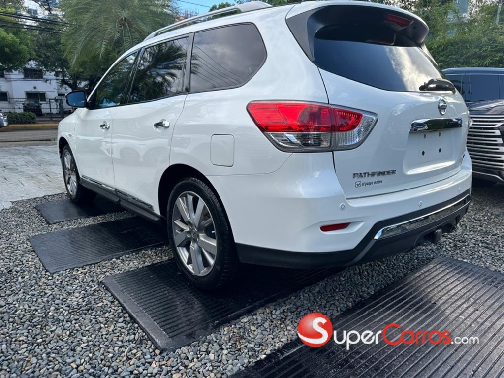 2015 Nissan Pathfinder — foto 2 / 8