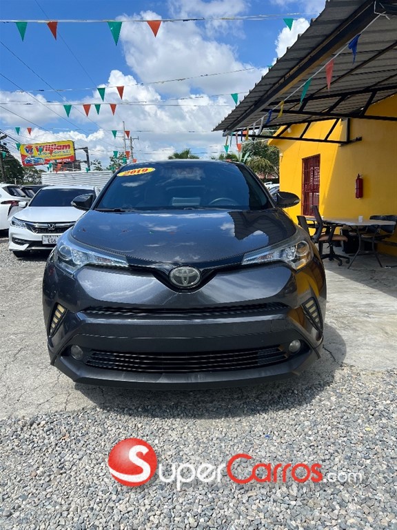 2019 Toyota C-HR XLE — foto 2 / 12