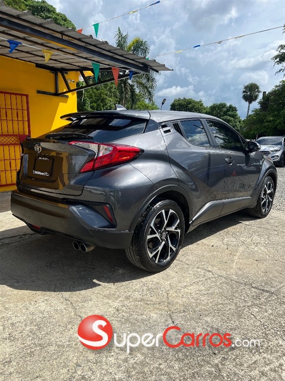 2019 Toyota C-HR XLE — foto 4 / 12