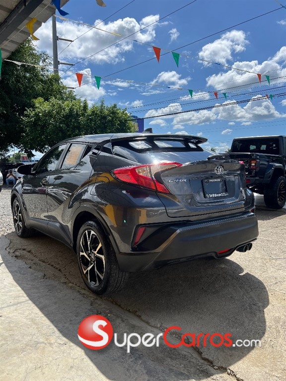 2019 Toyota C-HR XLE — foto 5 / 12