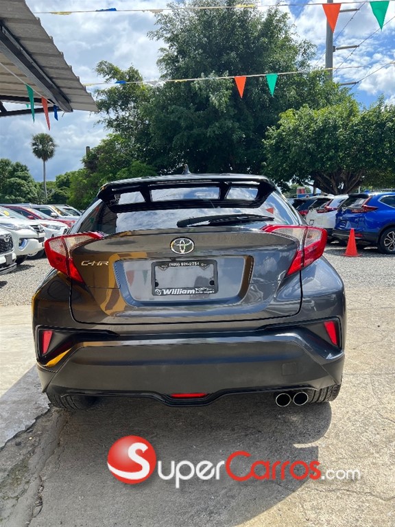 2019 Toyota C-HR XLE — foto 6 / 12