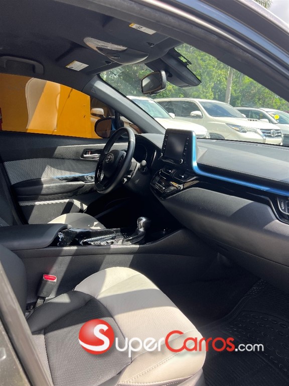 2019 Toyota C-HR XLE — foto 8 / 12