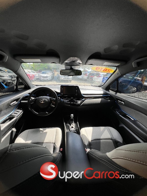 2019 Toyota C-HR XLE — foto 9 / 12