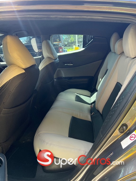 2019 Toyota C-HR XLE — foto 10 / 12