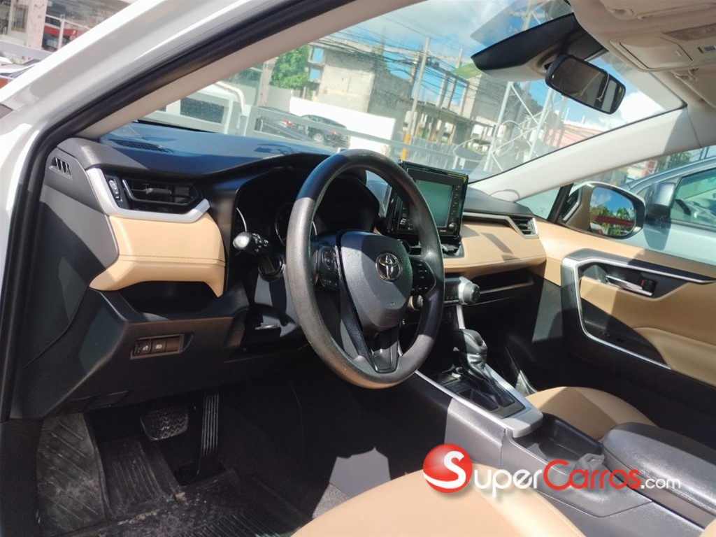 2020 Toyota RAV4 XLE — foto 2 / 8