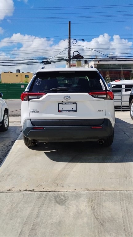 2020 Toyota RAV4 XLE — foto 5 / 8