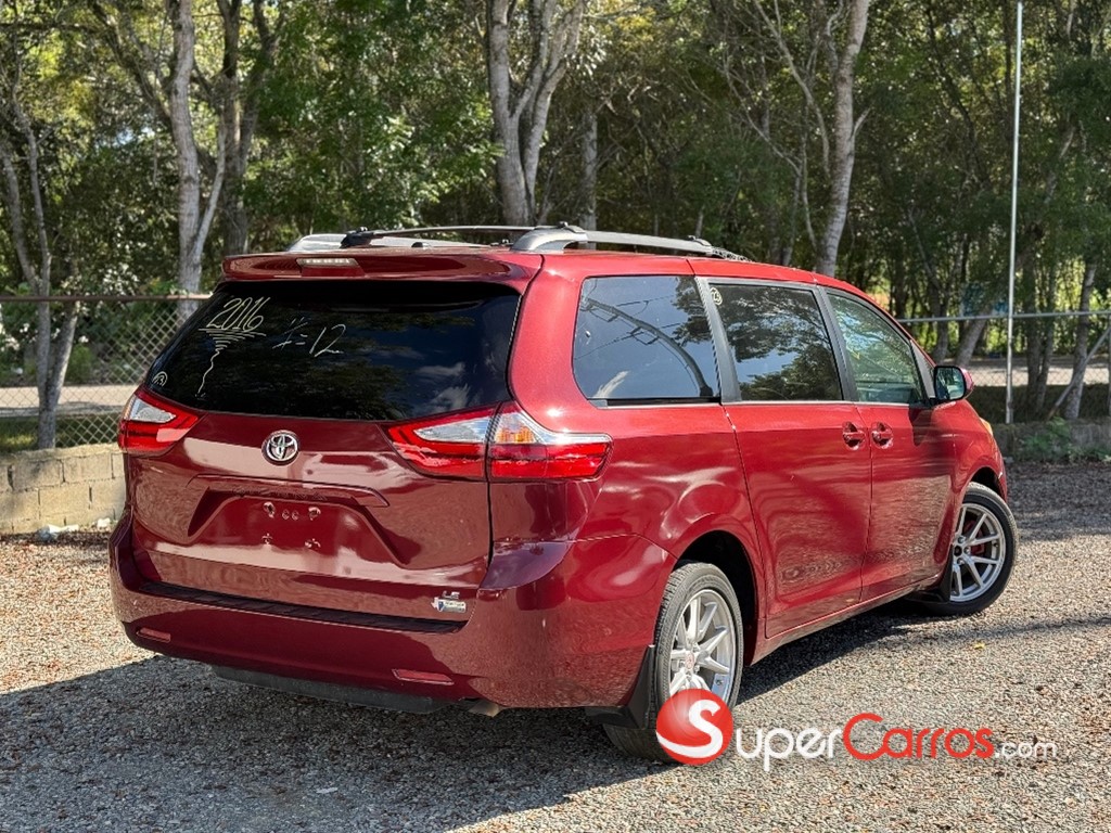 2016 Toyota Sienna LE — foto 2 / 10