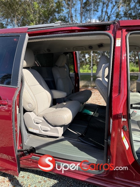 2016 Toyota Sienna LE — foto 5 / 10