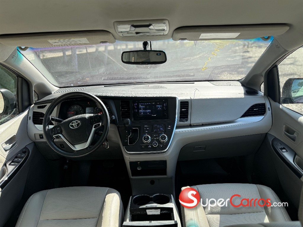 2016 Toyota Sienna LE — foto 8 / 10