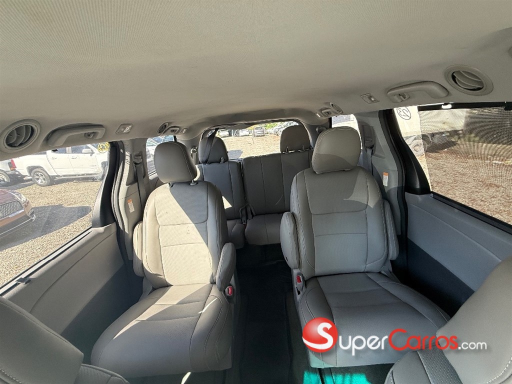 2016 Toyota Sienna LE — foto 9 / 10