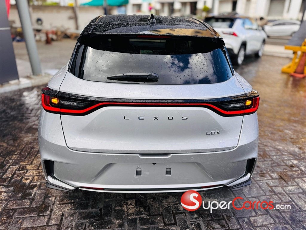 2026 Lexus LBX CoolSportHibrida — foto 5 / 12
