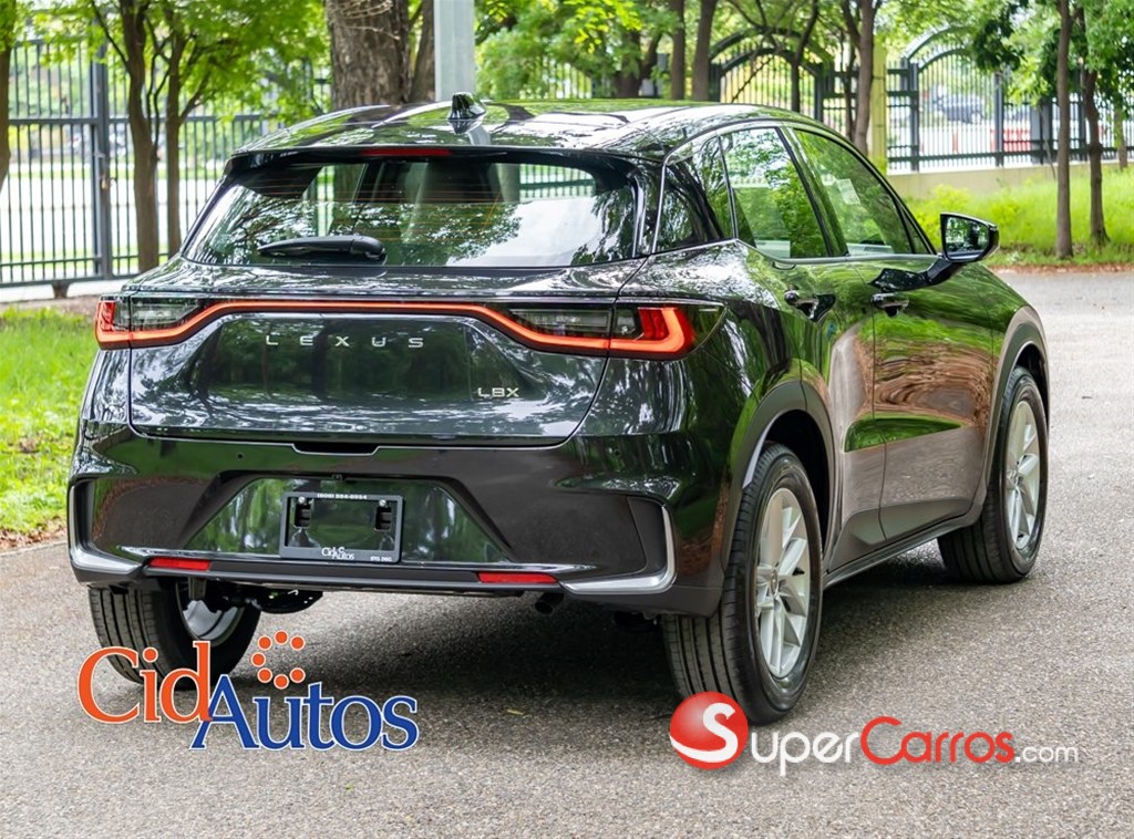 2026 Lexus LBX Elegant Semi Full — foto 4 / 12