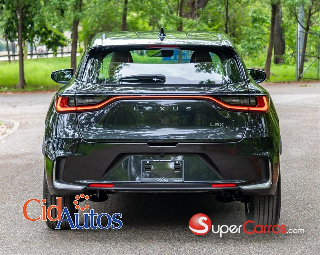 2026 Lexus LBX Elegant Semi Full — foto 5 / 12