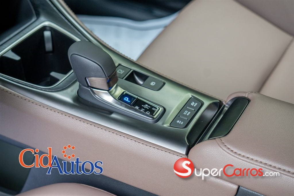 2026 Lexus LBX Elegant Semi Full — foto 6 / 12