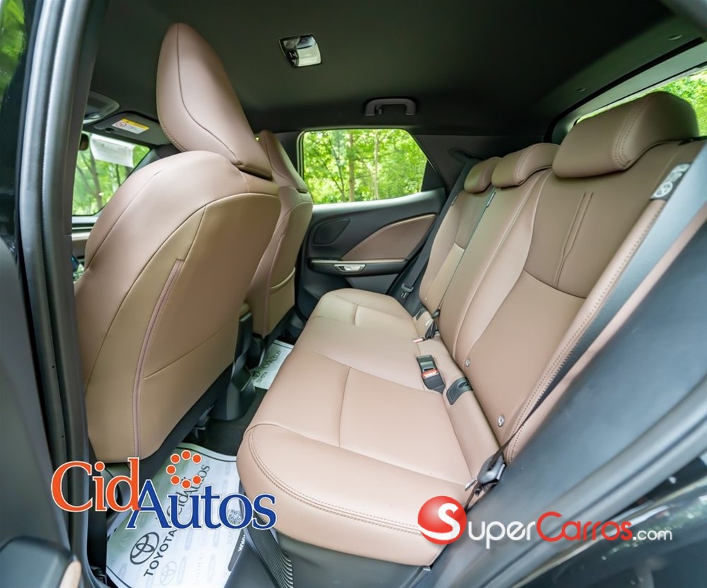 2026 Lexus LBX Elegant Semi Full — foto 11 / 12