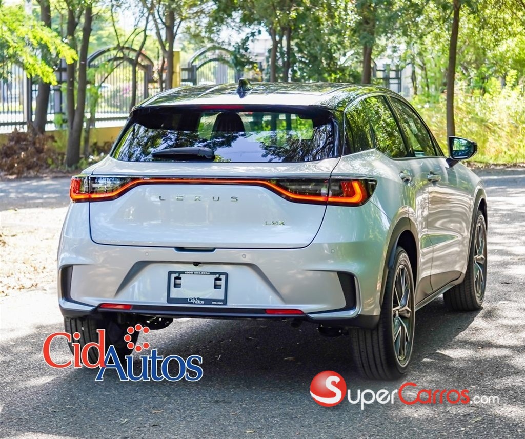 2026 Lexus LBX ActiveFull — foto 3 / 12