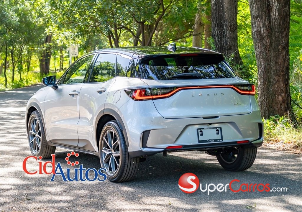 2026 Lexus LBX ActiveFull — foto 4 / 12