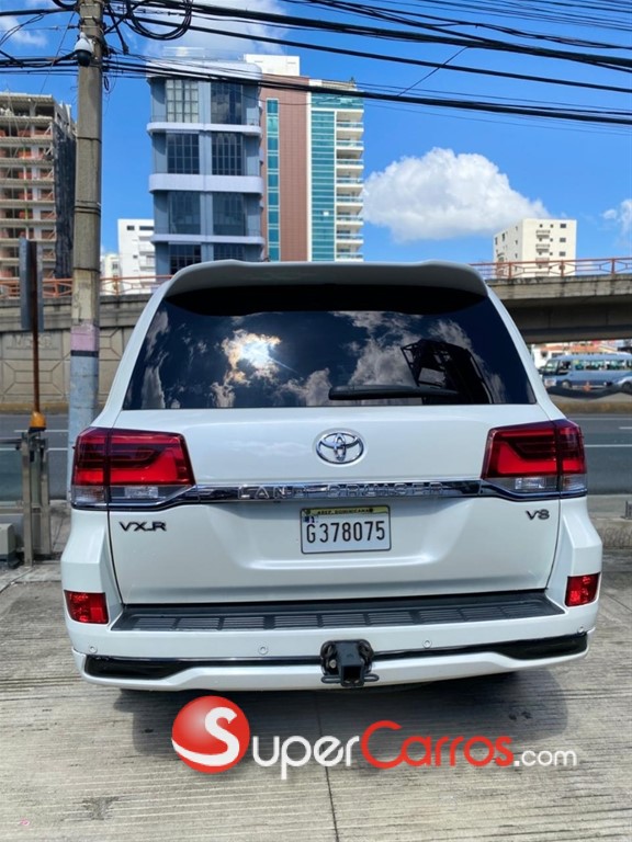 2017 Toyota Land Cruiser — foto 4 / 8