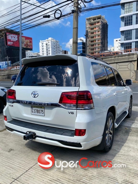 2017 Toyota Land Cruiser — foto 5 / 8