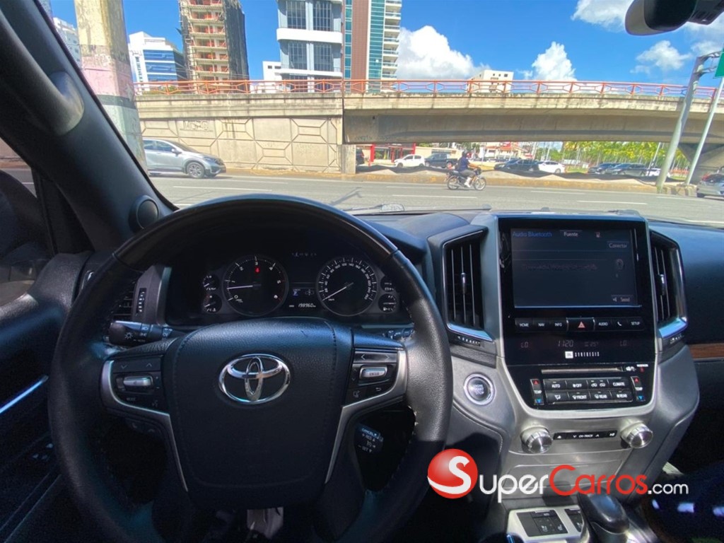 2017 Toyota Land Cruiser — foto 8 / 8