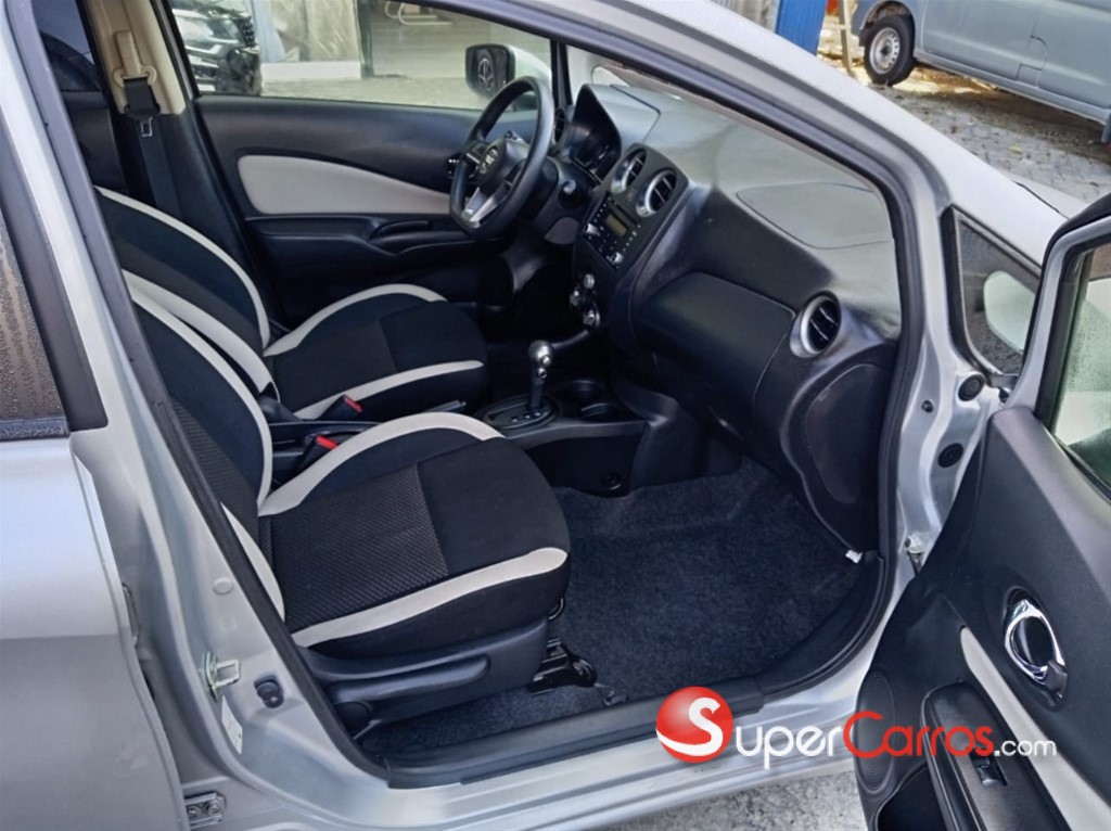 2021 Nissan Versa SV — foto 2 / 12
