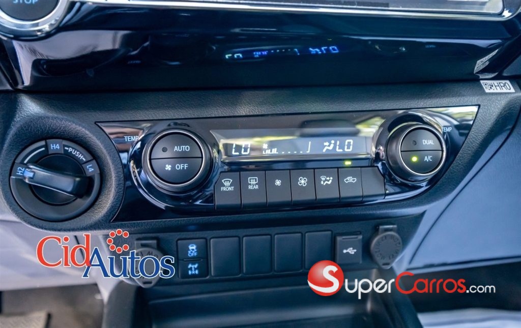 2025 Toyota Hilux Limited TSS — foto 8 / 11