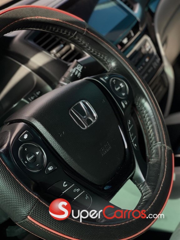 2016 Honda Pilot Touring — foto 6 / 9
