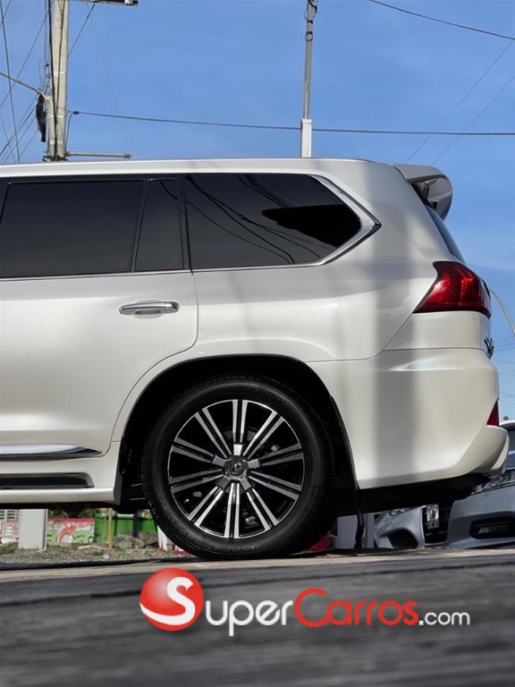 2019 Lexus LX 570 — foto 5 / 12