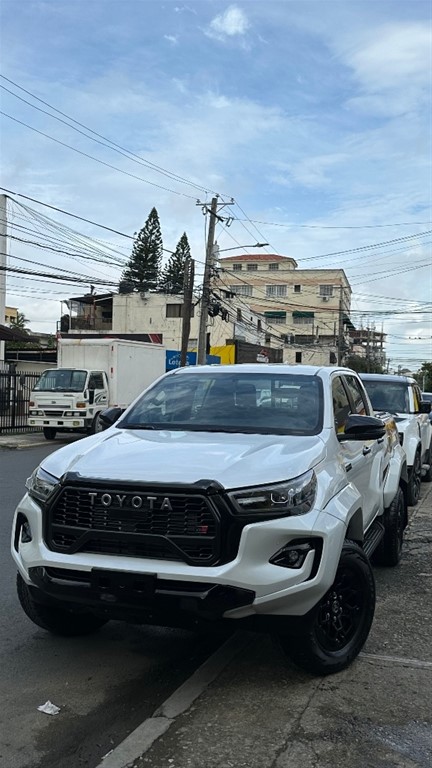 2025 Toyota Hilux GR Sport — foto 3 / 10