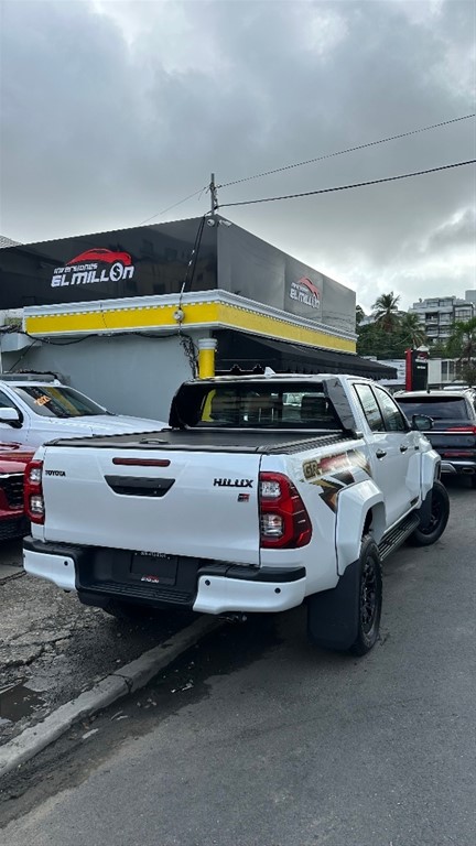2025 Toyota Hilux GR Sport — foto 4 / 10