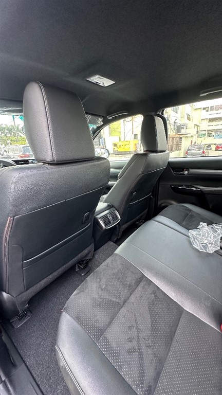 2025 Toyota Hilux GR Sport — foto 8 / 10