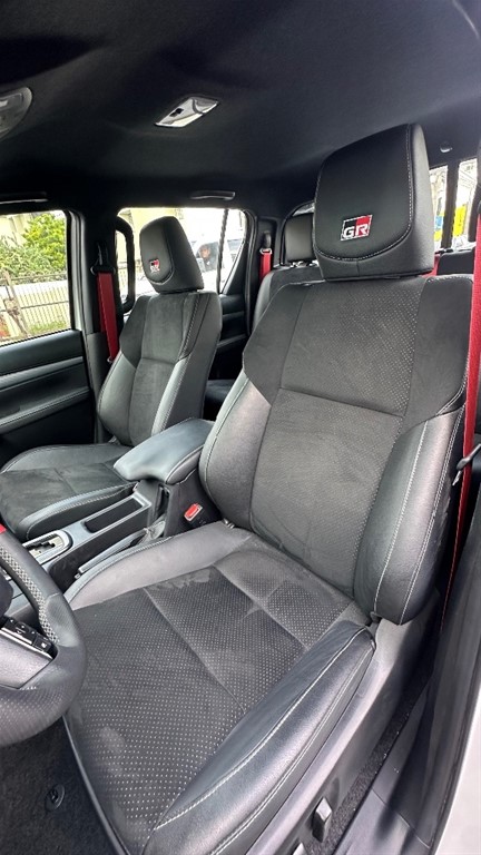 2025 Toyota Hilux GR Sport — foto 9 / 10