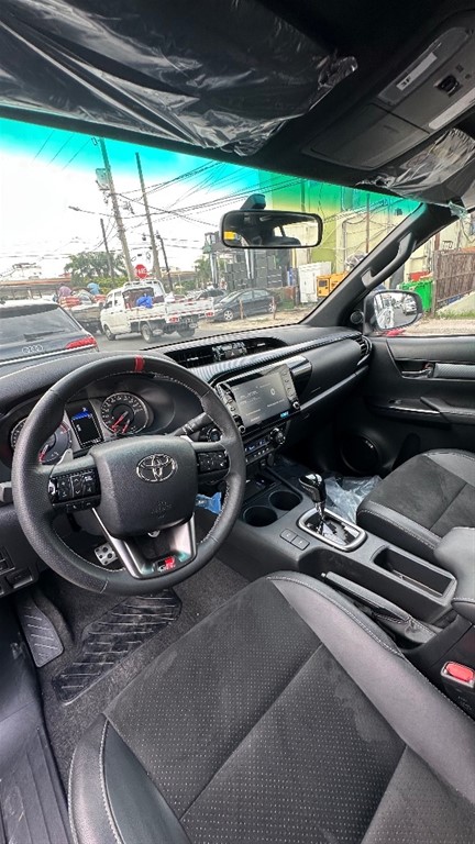 2025 Toyota Hilux GR Sport — foto 10 / 10