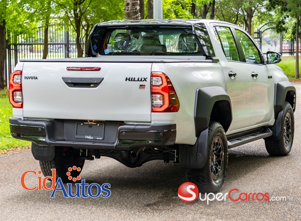 2027 Toyota Hilux GR Sport — foto 3 / 12