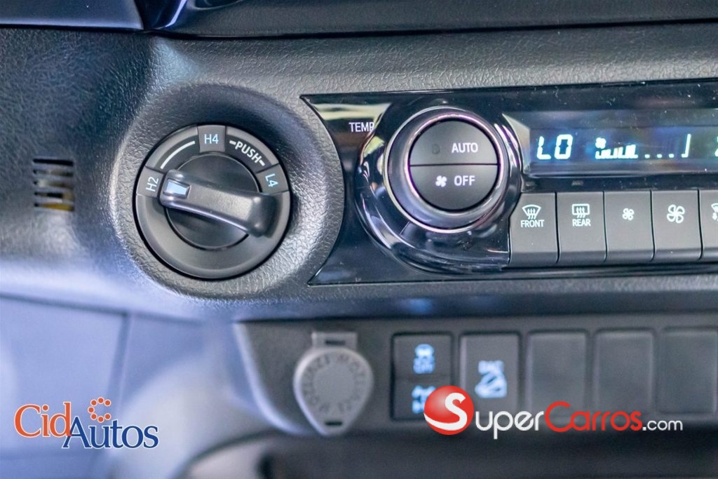 2027 Toyota Hilux GR Sport — foto 9 / 12
