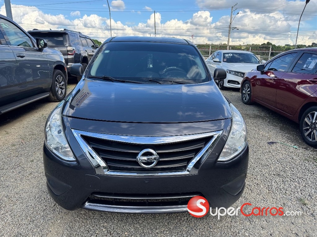 2019 Nissan Versa — foto 2 / 11