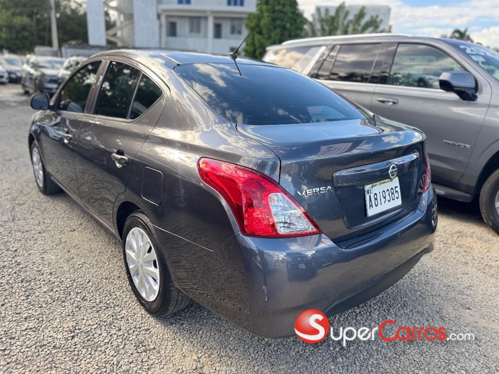 2019 Nissan Versa — foto 5 / 11