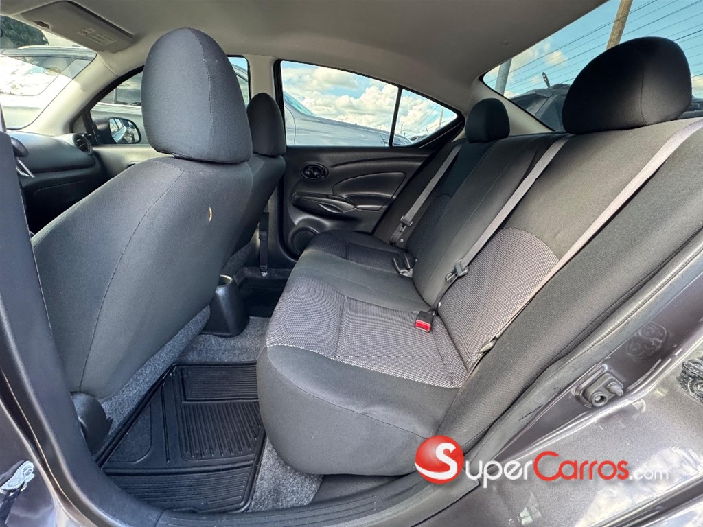 2019 Nissan Versa — foto 8 / 11
