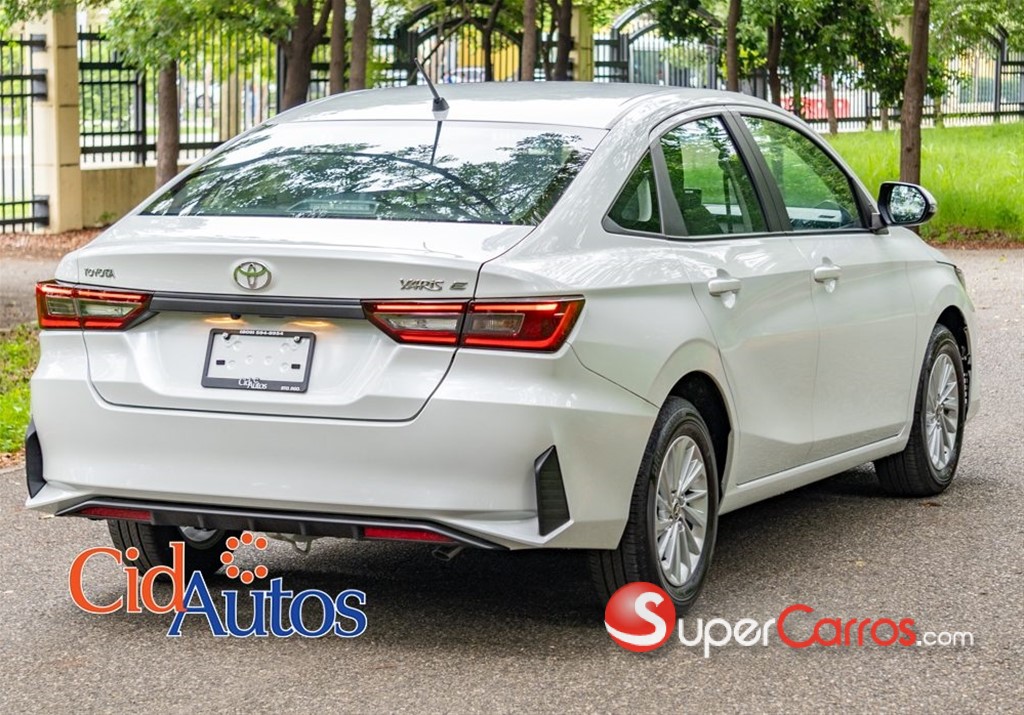 2026 Toyota Yaris E — foto 3 / 11