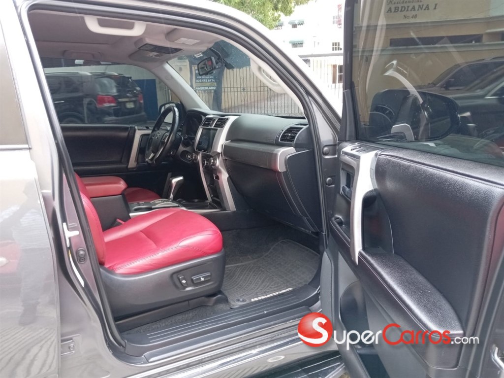 2016 Toyota 4 Runner Limited — foto 9 / 12