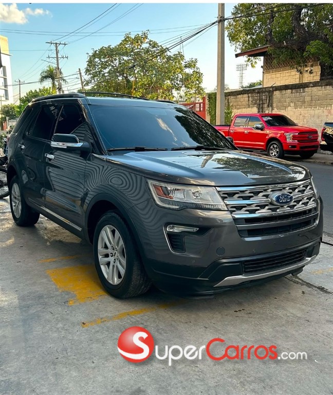 2018 Ford Explorer XLT 4WD — foto 3 / 9