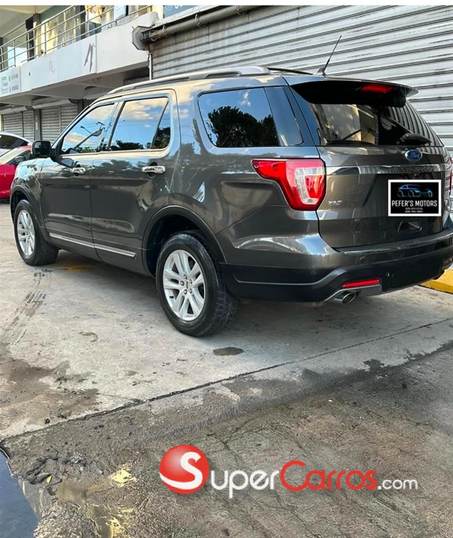 2018 Ford Explorer XLT 4WD — foto 4 / 9